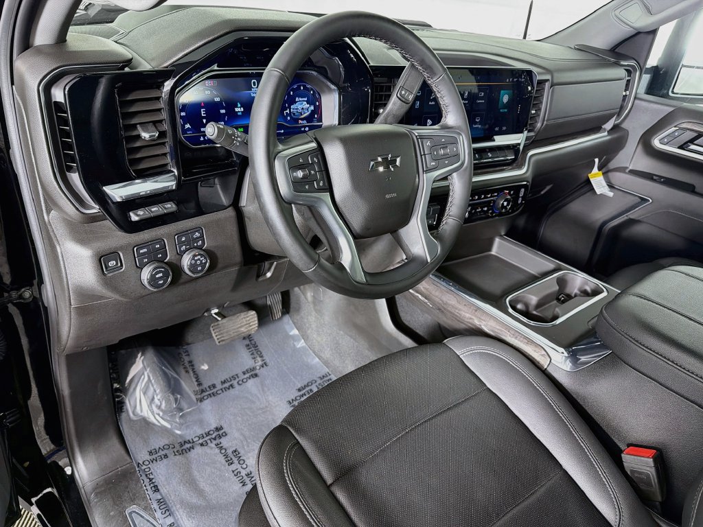 Used 2025 Chevrolet Silverado 3500 LTZ w/ LTZ Plus Package AWD/4WD image 9