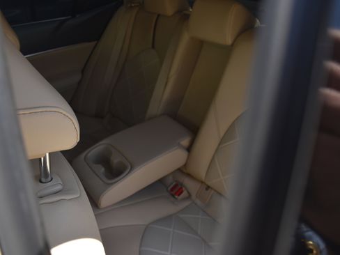 Used 2019 Toyota Camry XLE image 26