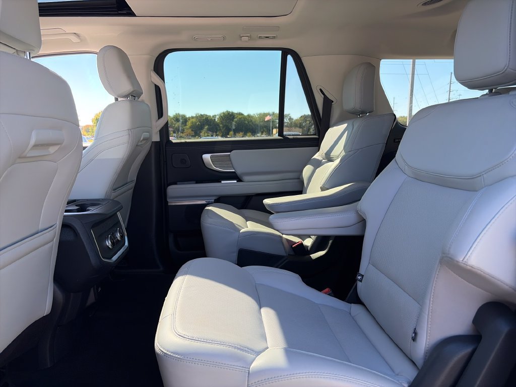 Used 2025 Ford Expedition Max Platinum w/ Driver's Package AWD/4WD image 32