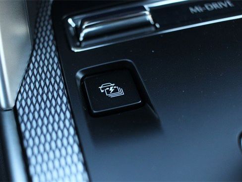 Certified 2025 MAZDA CX-70 Plug-In Hybrid w/ Premium Plus image 17