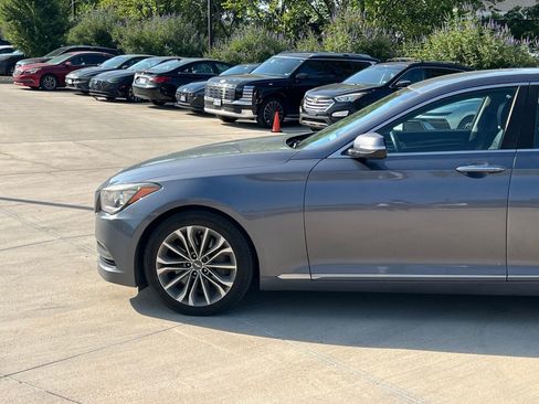Used 2016 Hyundai Genesis 3.8 RWD image 7