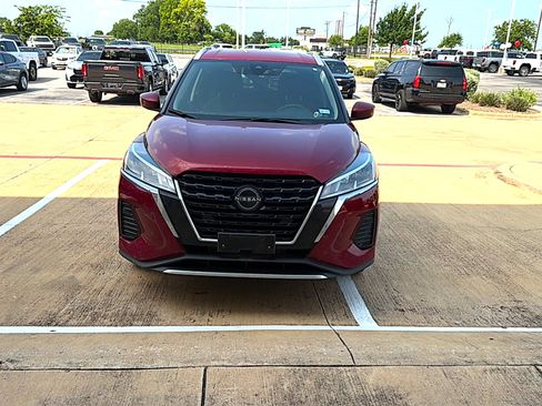 Used 2024 Nissan Kicks SV FWD image 3