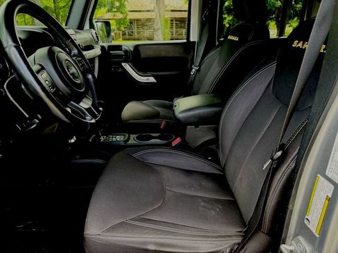 Used 2015 Jeep Wrangler Unlimited Sahara AWD/4WD image 18