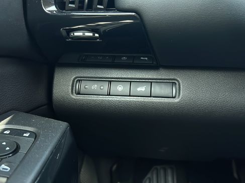 Used 2025 Nissan Pathfinder SV w/ SV Premium Package FWD image 29
