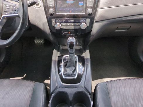 Used 2018 Nissan Rogue SV FWD image 18