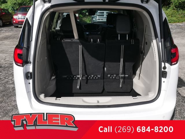 Used 2024 Chrysler Pacifica Limited FWD image 17