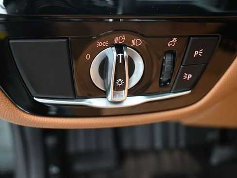 Used 2022 BMW 540i w/ Premium Package image 21