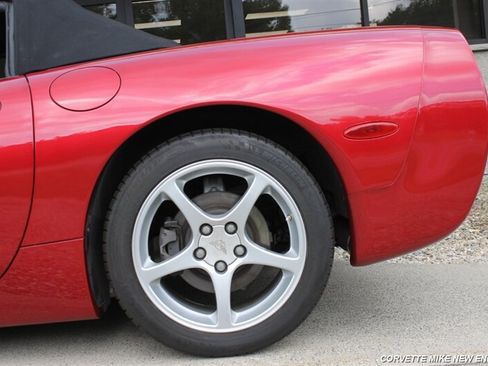 Used 2002 Chevrolet Corvette Convertible w/ Preferred Equipment Group2 RWD image 11