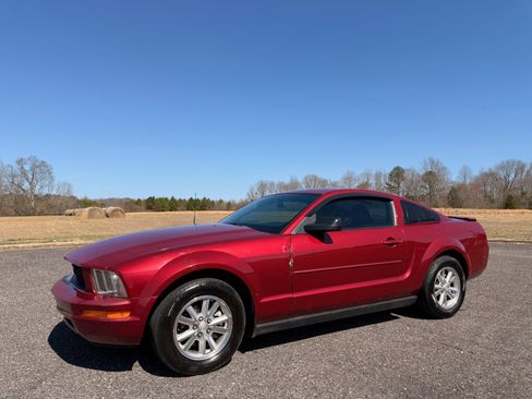 Used 2007 Ford Mustang Coupe image 1