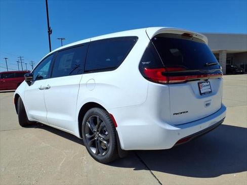 New 2026 Chrysler Pacifica Select FWD image 47