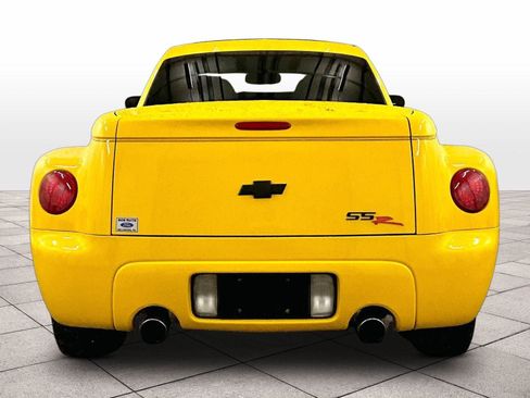 Used 2003 Chevrolet SSR w/ Preferred Equipment Group RWD image 4