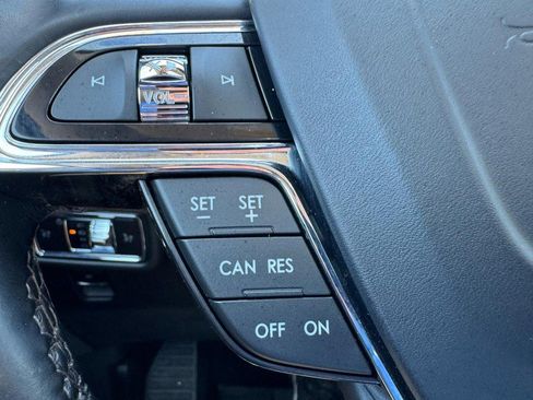 Used 2023 Lincoln Nautilus Reserve w/ Monochromatic Package AWD/4WD image 18