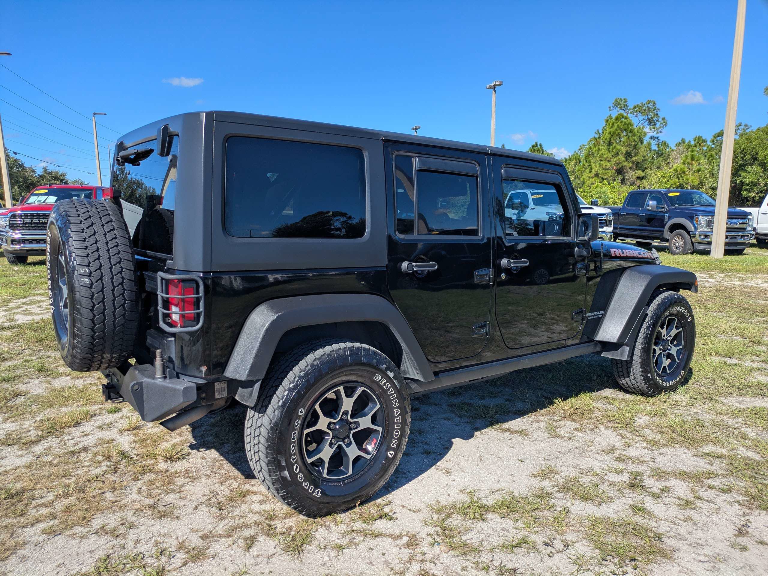 Used 2014 Jeep Wrangler Unlimited Rubicon w/ Connectivity Group AWD/4WD image 3