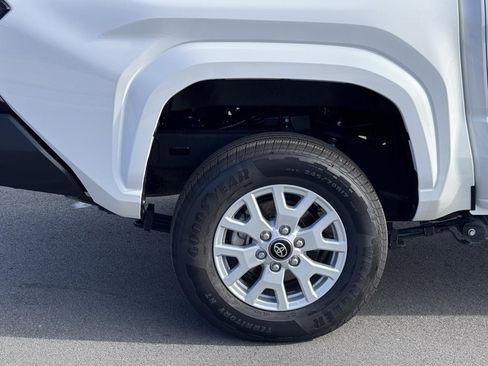 Used 2025 Toyota Tacoma SR image 34
