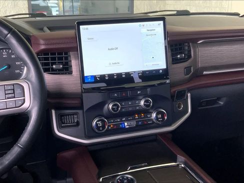 Used 2024 Ford Expedition Limited image 7