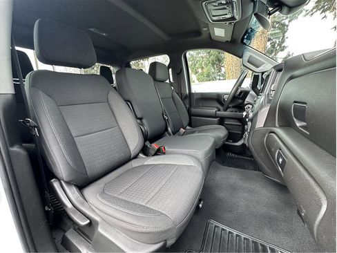 Used 2022 Chevrolet Silverado 2500 Custom w/ Custom Value Package image 4