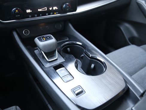 Used 2021 Nissan Rogue SV image 17