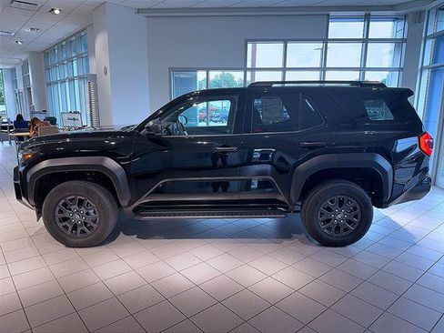 Used 2025 Toyota 4Runner SR5 AWD/4WD image 4
