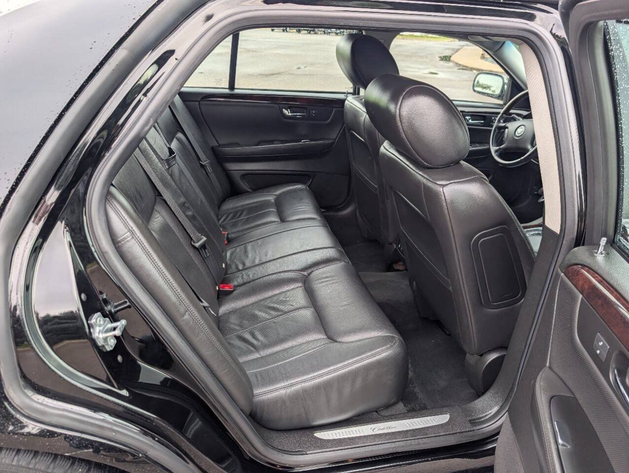 Used 2011 Cadillac DTS Premium FWD image 12