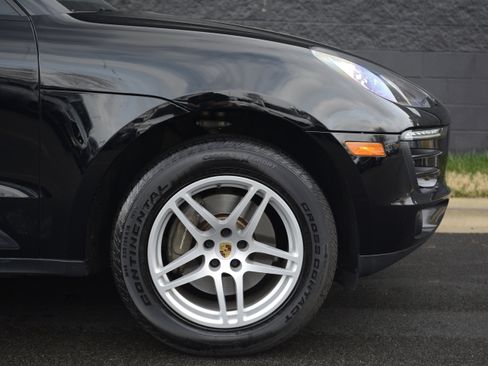 Certified 2018 Porsche Macan image 11