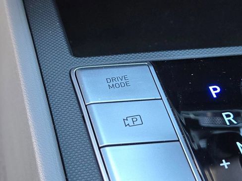 Used 2026 Hyundai Elantra SE FWD image 25