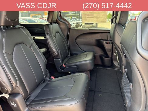 New 2026 Chrysler Pacifica Select FWD image 34