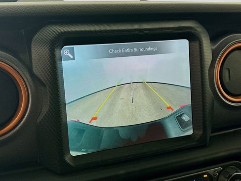 Certified 2022 Jeep Gladiator Mojave w/ Cold Weather Group image 18