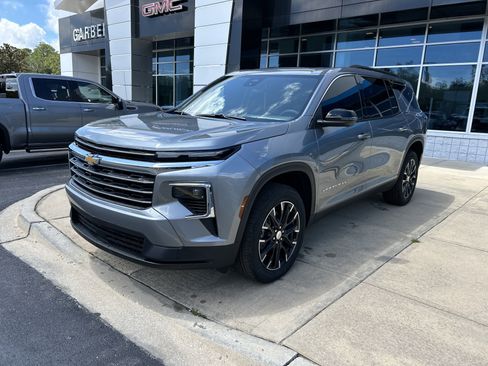 New 2026 Chevrolet Traverse LT w/ Sun and Wheel Package image 3