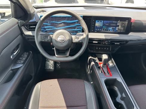 New 2025 Nissan Kicks SR FWD image 7