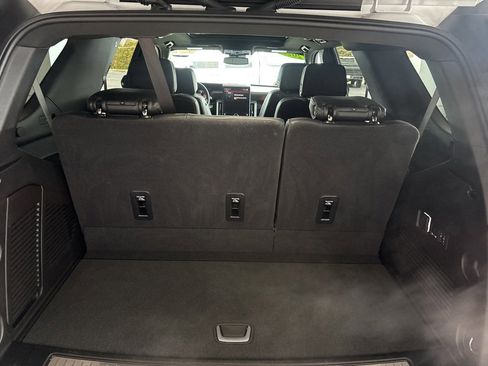 Used 2025 GMC Yukon Denali w/ Sun & Power Step Package image 37