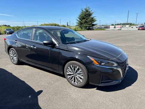 Used 2024 Nissan Altima 2.5 SV FWD image 7