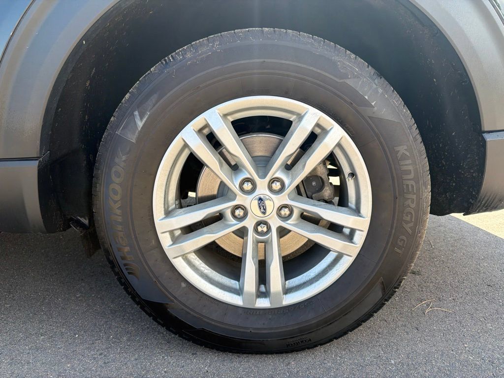 Used 2023 Ford Explorer XLT AWD/4WD image 34