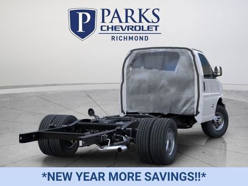New 2025 Chevrolet Express 3500 w/ Power Convenience Package image 4