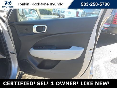 Certified 2025 Hyundai Venue SEL image 21