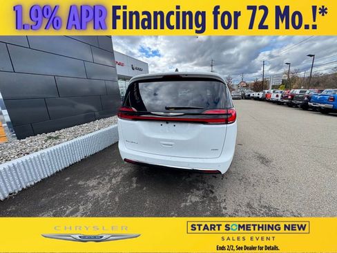 New 2026 Chrysler Pacifica Select image 10