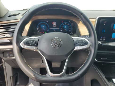 Used 2025 Volkswagen Atlas SE FWD image 9
