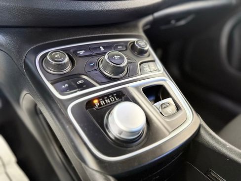 Used 2015 Chrysler 200 Limited image 27