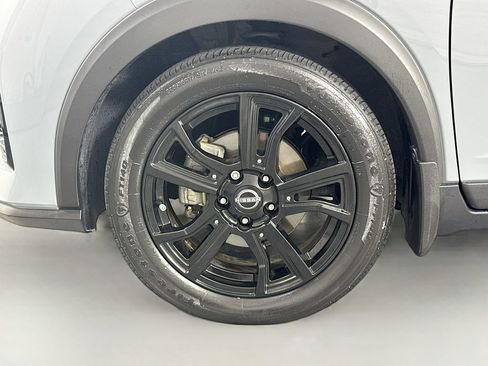 Used 2022 Nissan Kicks SR w/ Premium Package FWD image 31