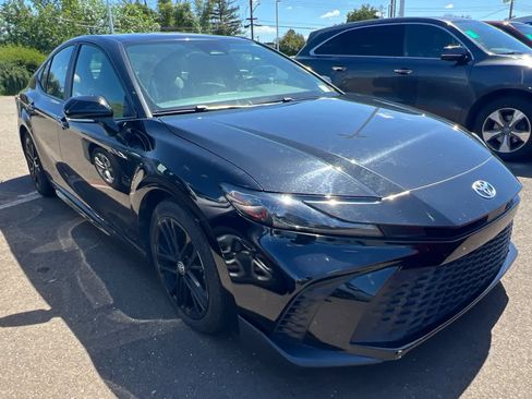 Certified 2025 Toyota Camry SE image 3