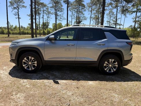 Used 2025 Chevrolet Equinox LT w/ Convenience Package II FWD image 2