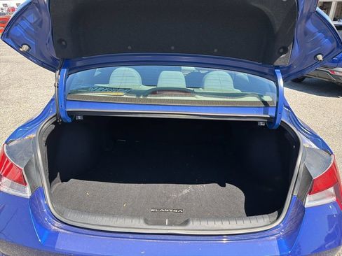 Used 2023 Hyundai Elantra SEL w/ Convenience Package FWD image 10