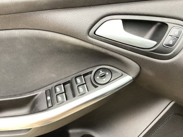 Used 2017 Ford Focus ST FWD image 26