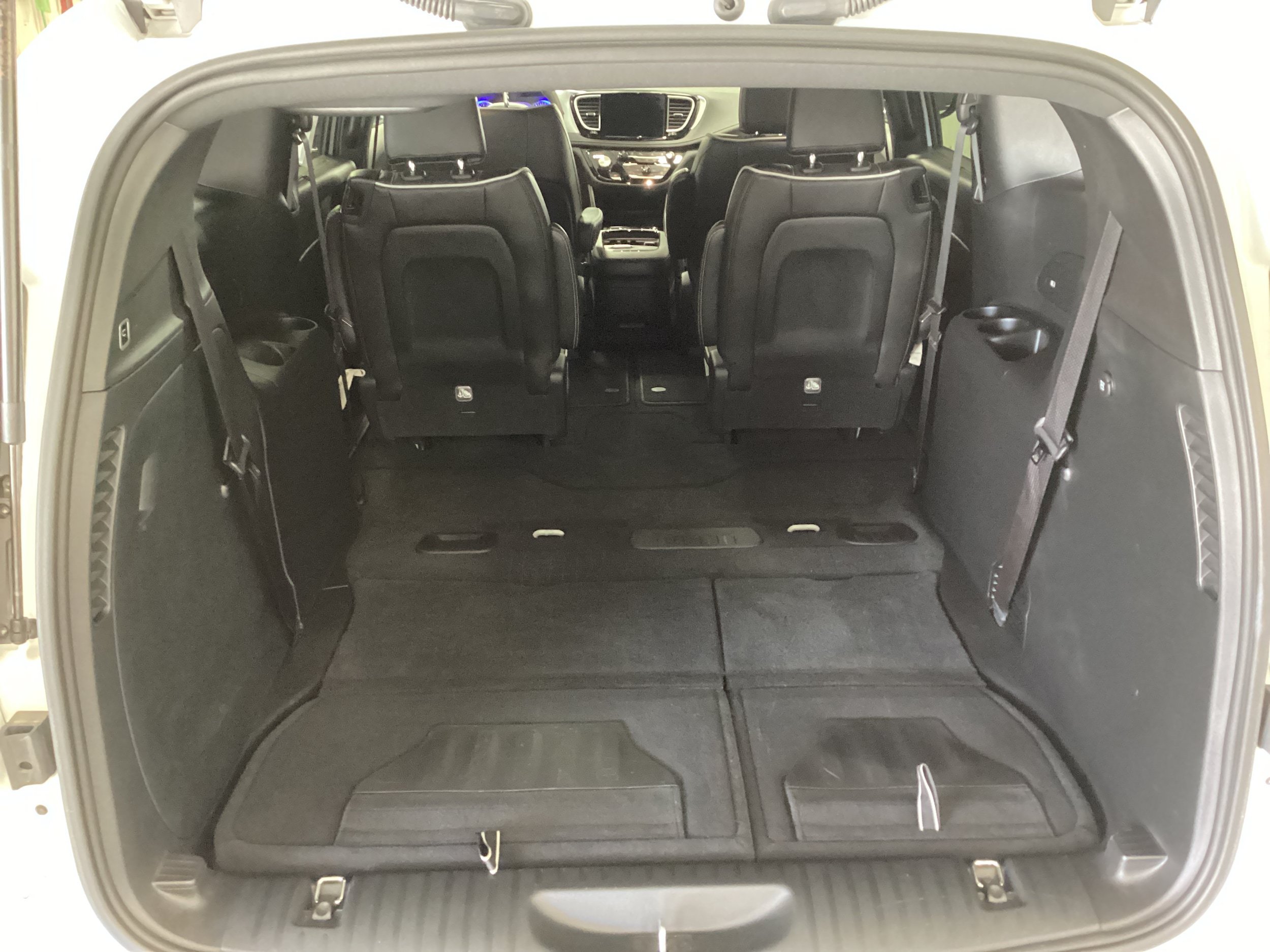 Used 2025 Chrysler Pacifica Limited FWD image 5