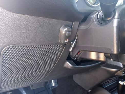 Used 2017 Jeep Wrangler Unlimited Sahara image 17