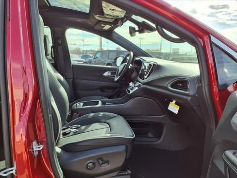New 2026 Chrysler Pacifica Limited image 54