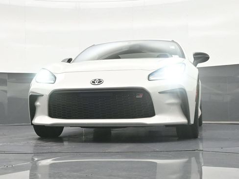 Used 2025 Toyota GR86 Premium w/ Performance Package RWD image 31