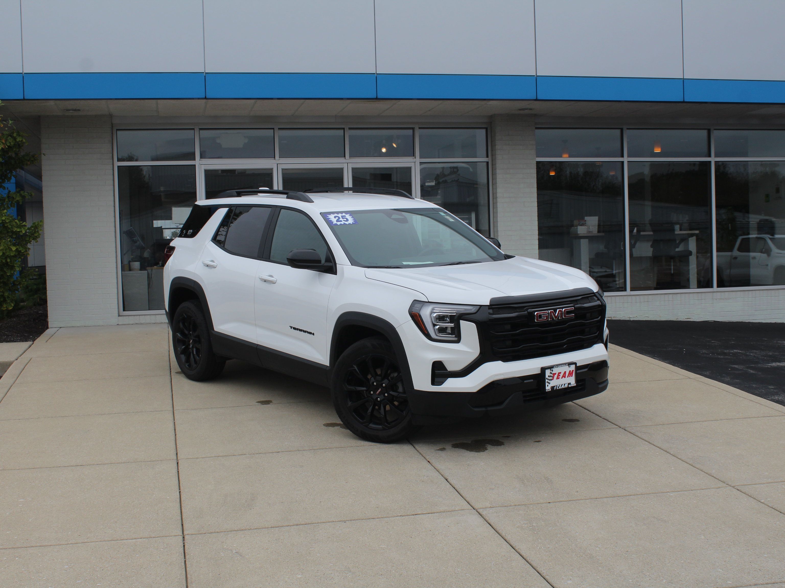 Used 2026 GMC Terrain Elevation w/ Elevation Premium Package AWD/4WD image 4