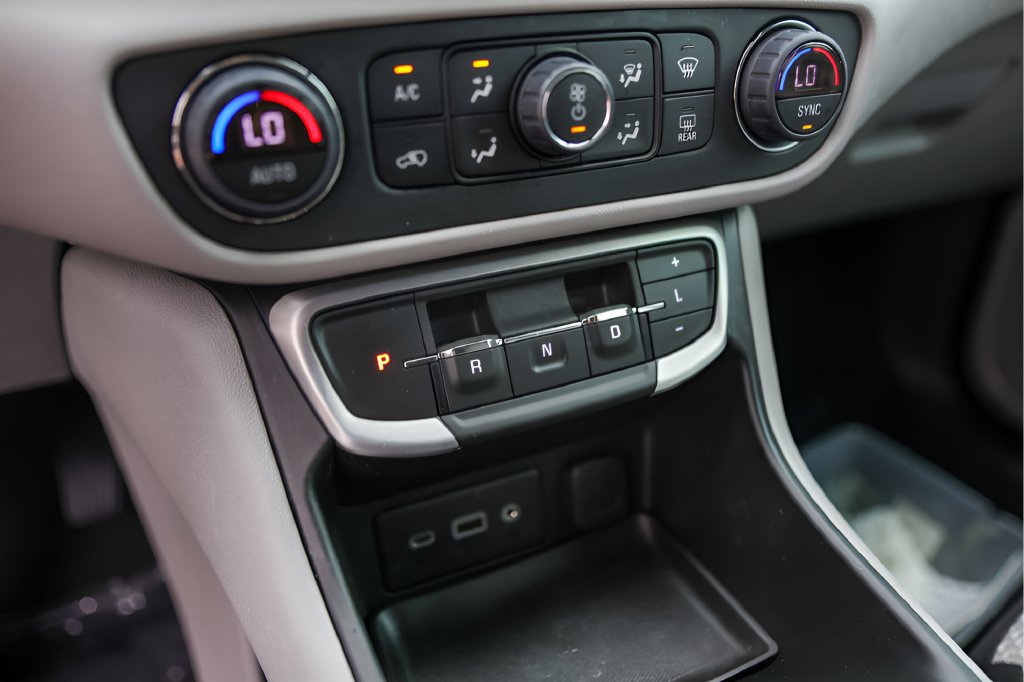 Used 2022 GMC Terrain SLE w/ Driver Convenience Package FWD image 22