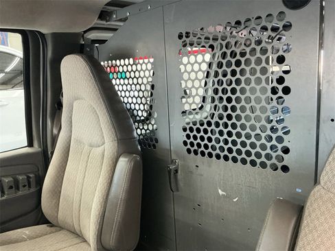 Used 2008 Chevrolet Express 2500 image 24