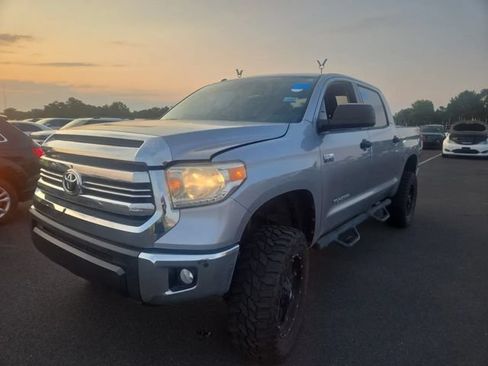 Used 2017 Toyota Tundra SR5 w/ TRD Off Road Package AWD/4WD image 5